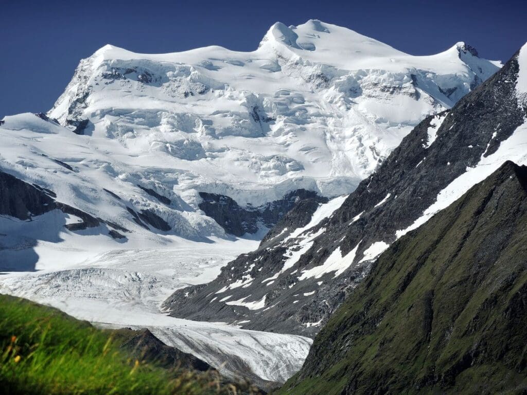 Image: The north side of the Grand Combin glacier (s. climate change)
