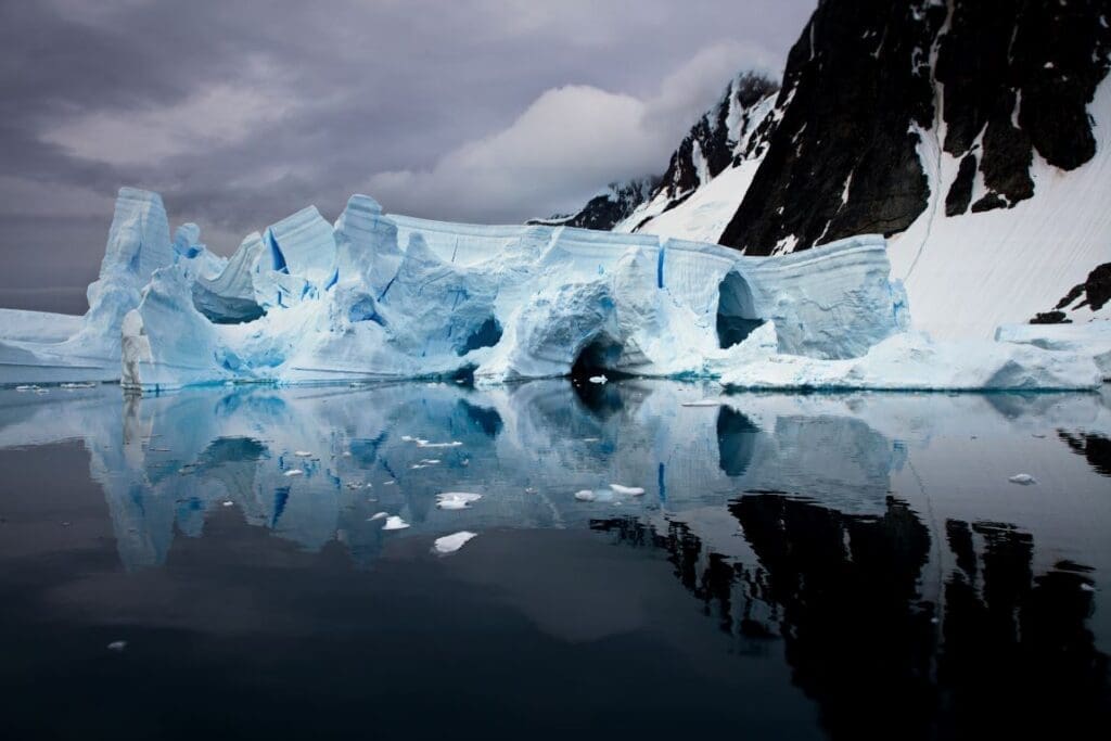 Ocean currents threaten to collapse Antarctic ice shelves Icebergs in Antarctica