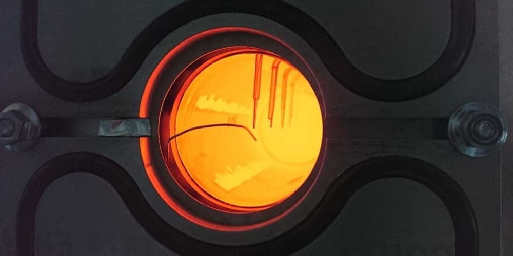 Using solar energy to generate heat at high temperatures