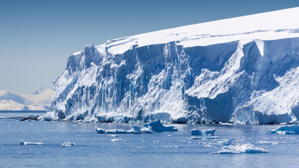 Underwater mapping reveals new insights into melting of Antarctica's ice shelves Glacier