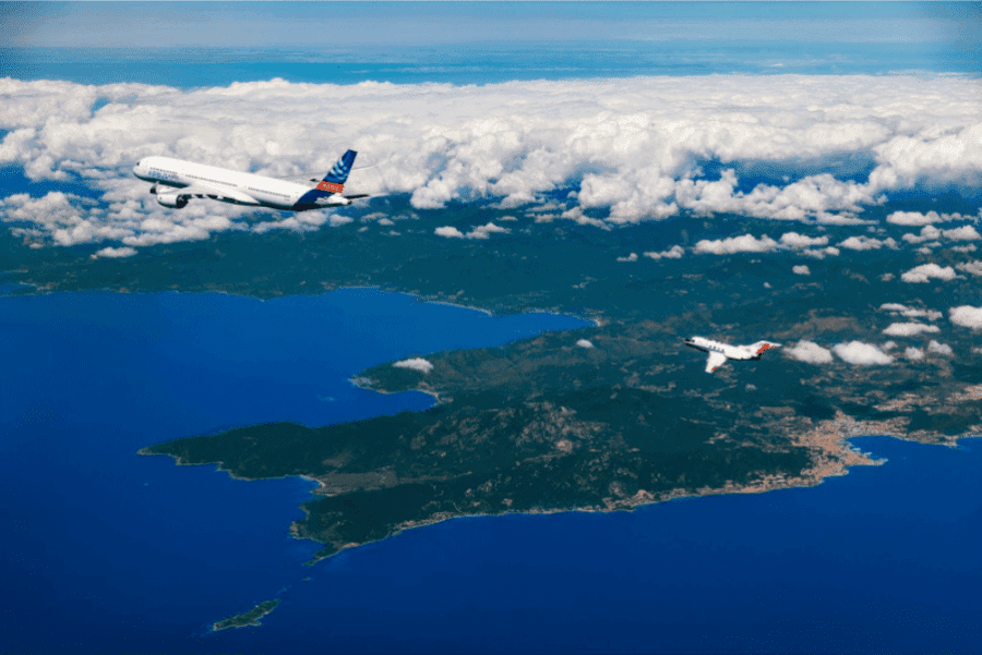Image: The Airbus A350 and DLR Falcon in test flight