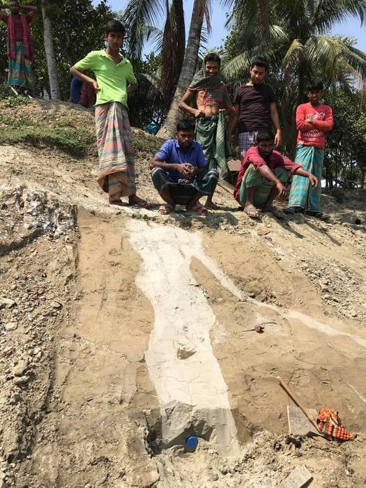 Low Res Image 2 40 cm wide sand dike with local people and OSL sample at base Chamberlain