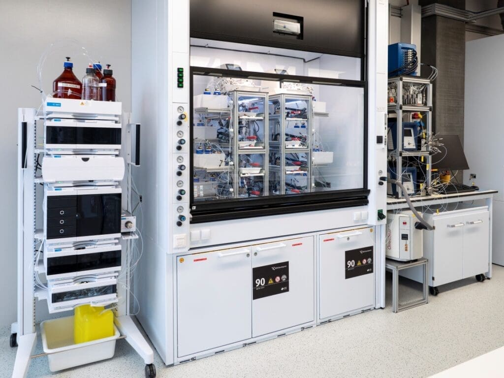 Synthetic fuels and chemicals from CO₂: Ten experiments in parallel Image: The new system built by Empa researchers can accelerate research on CO₂ electrolysis up to ten times