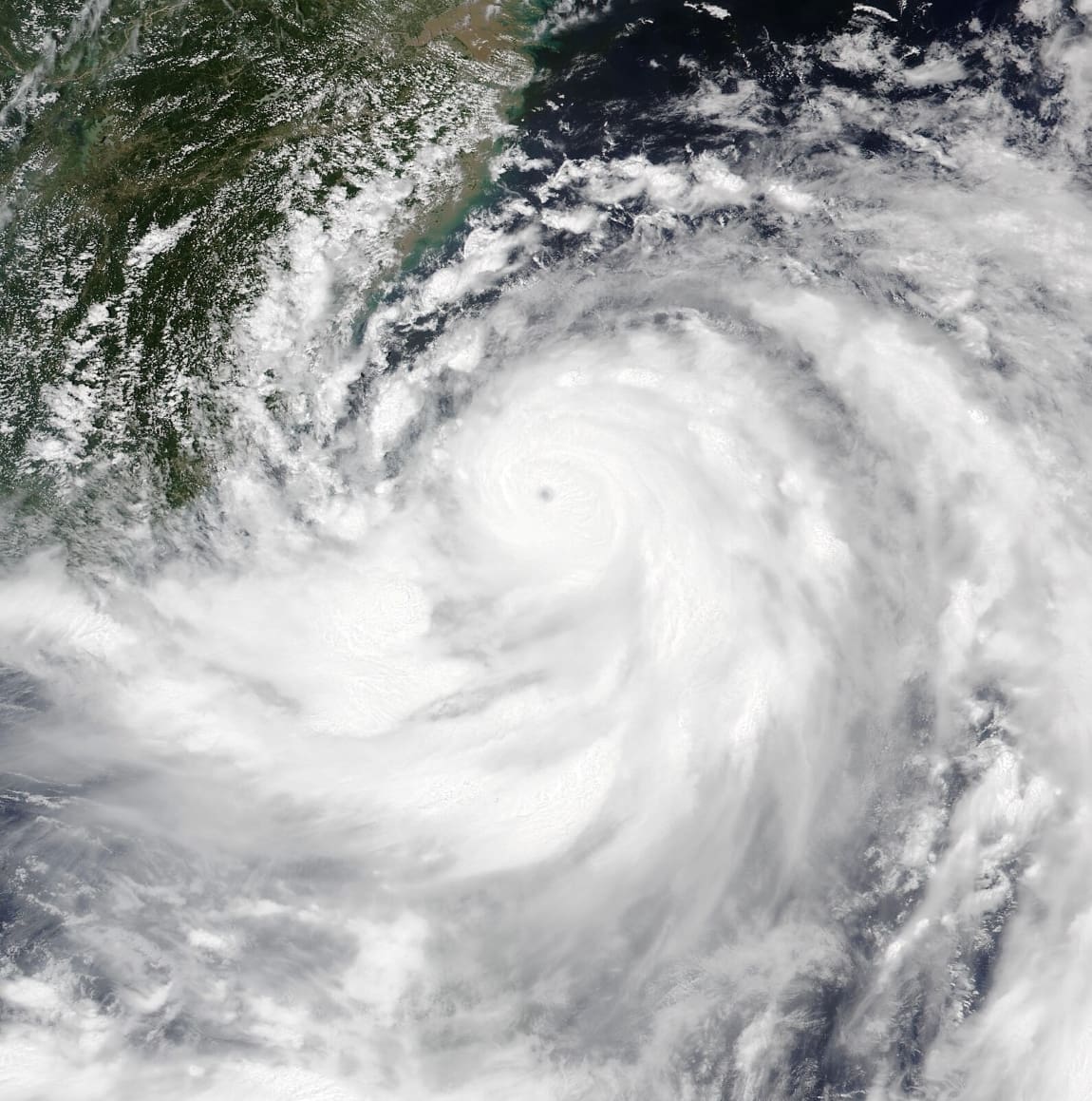 Typhoon Gaemi displaces nearly 300,000 in eastern China