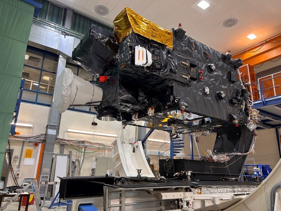 MTG S1 ready for the thermal vacuum chamber res