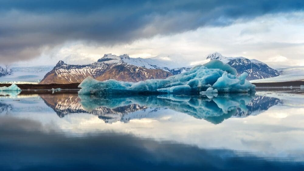 Image: Iceberg, glacial lake