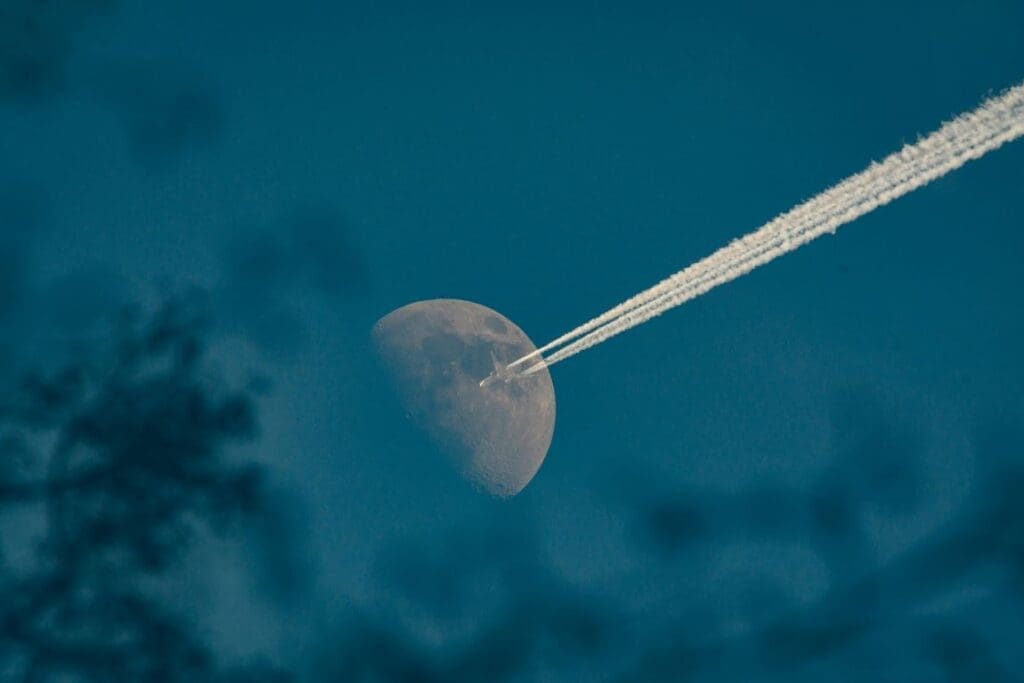 Study finds rerouting flights to avoid contrails reduces climate impact pexels muser res