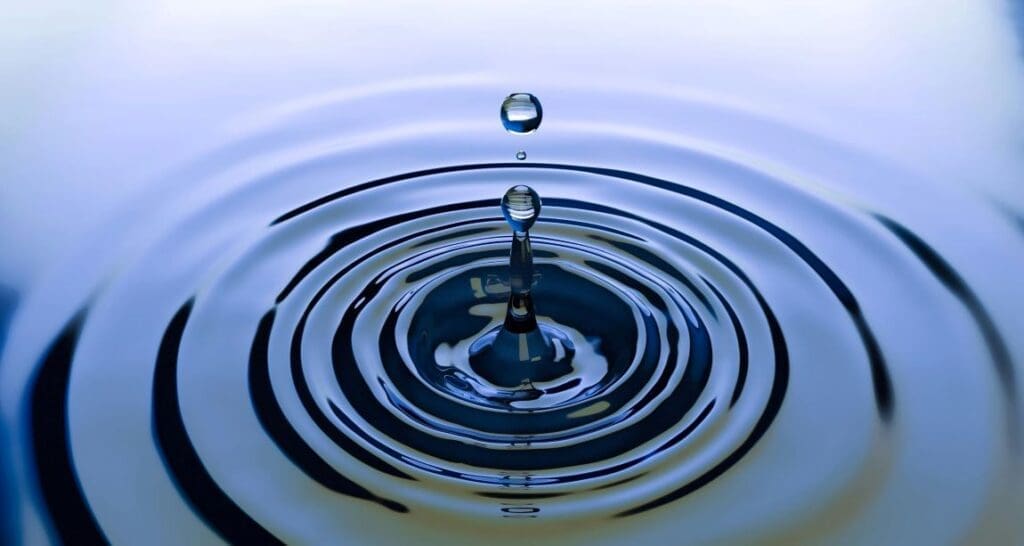 Stable water storage amid climate change with aquifer solutions Image: Water drop (s. health, water wells, pesticides)