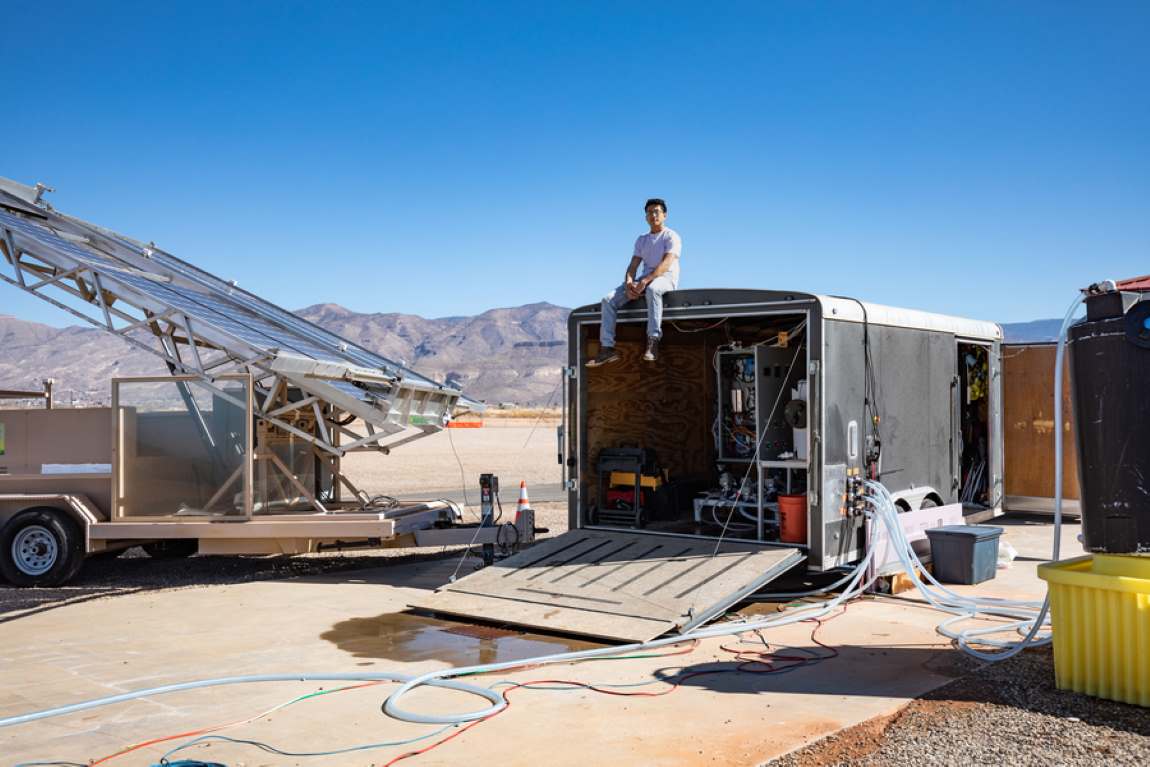 Solar-powered desalination system that operates without batteries