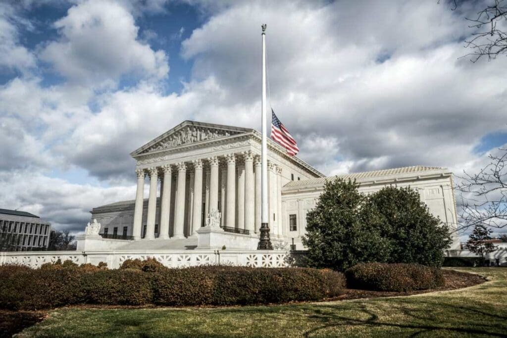 Supreme Court lets stand rules to curb mercury, methane emissions Image: US Supreme Court Building