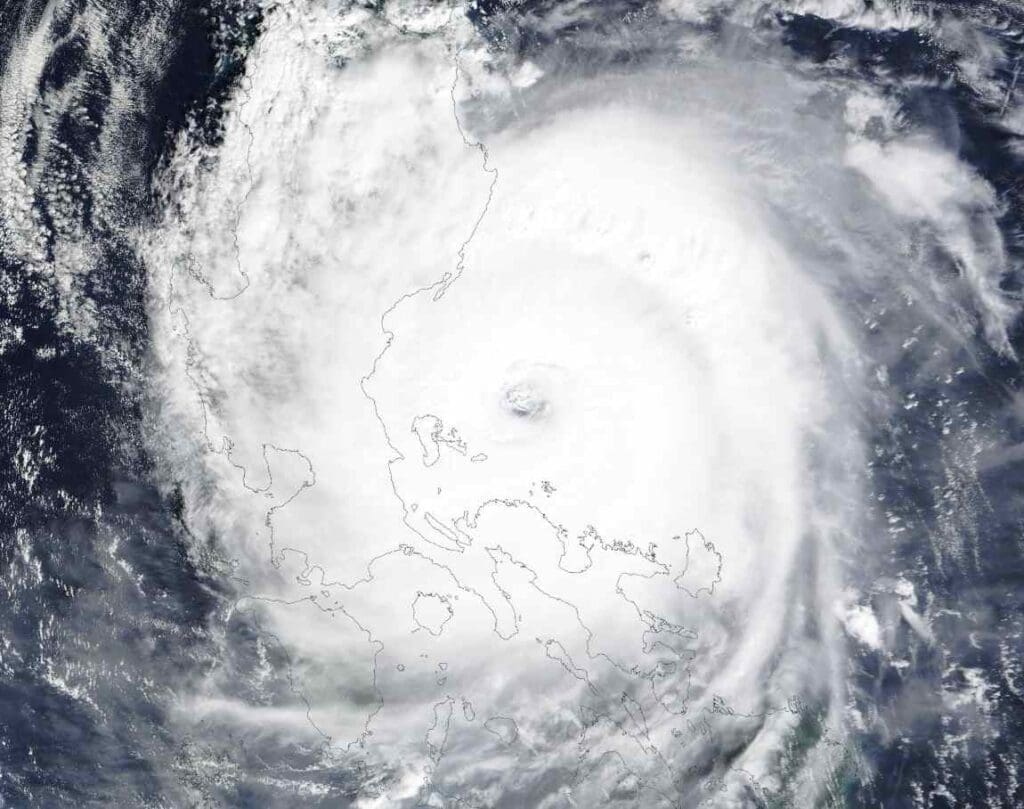Super Typhoon Man-yi makes landfall on the Philippines' main island Luzon: govt forecaster Typhoon Man yi 2024 11 17T00 00 00Z res