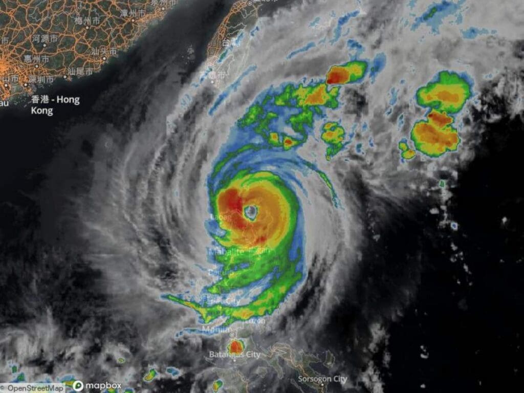Typhoon Yinxing slams into northern Philippines, thousands evacuated Typhoon Yinxing res