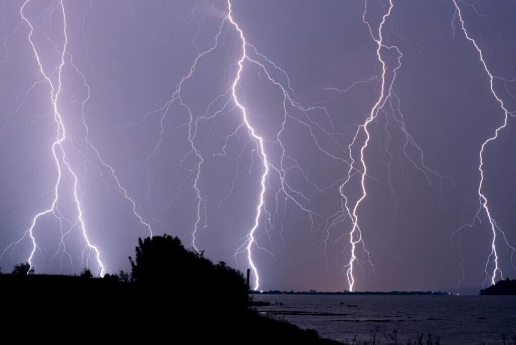 Image: Dramatic Sky with Lightnings (s. science, climate, Muser)