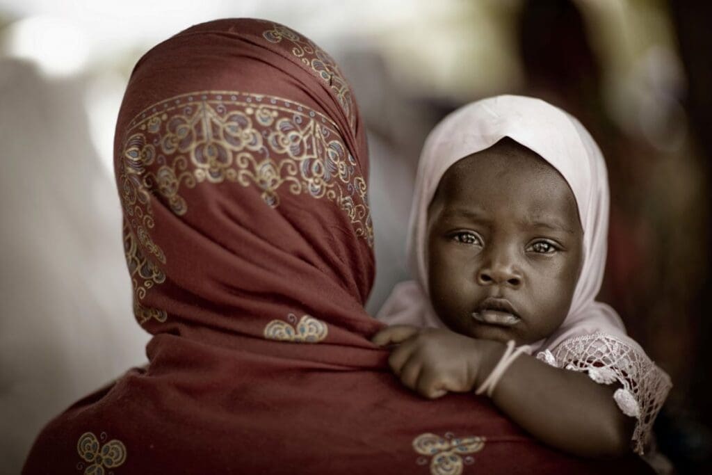 IOM chief calls for unified global climate strategy to help communities stay amid crisis Image: mother and daughter