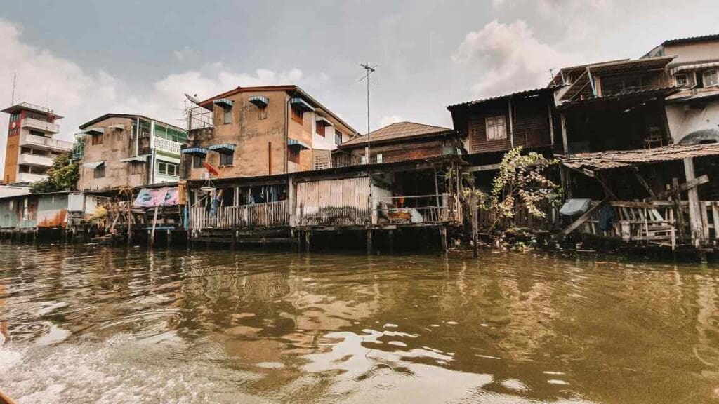 Thailand flooding kills nine, displaces thousands Image