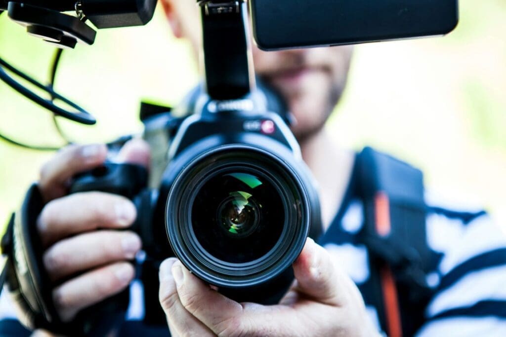 FRONTIERS Science Journalism Program announces ten grant recipients pexels solliefoto journalism res
