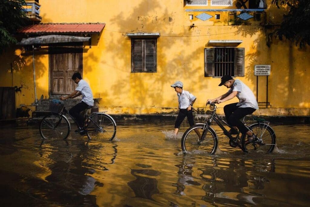 Children, Bicycles, Flood (climate)