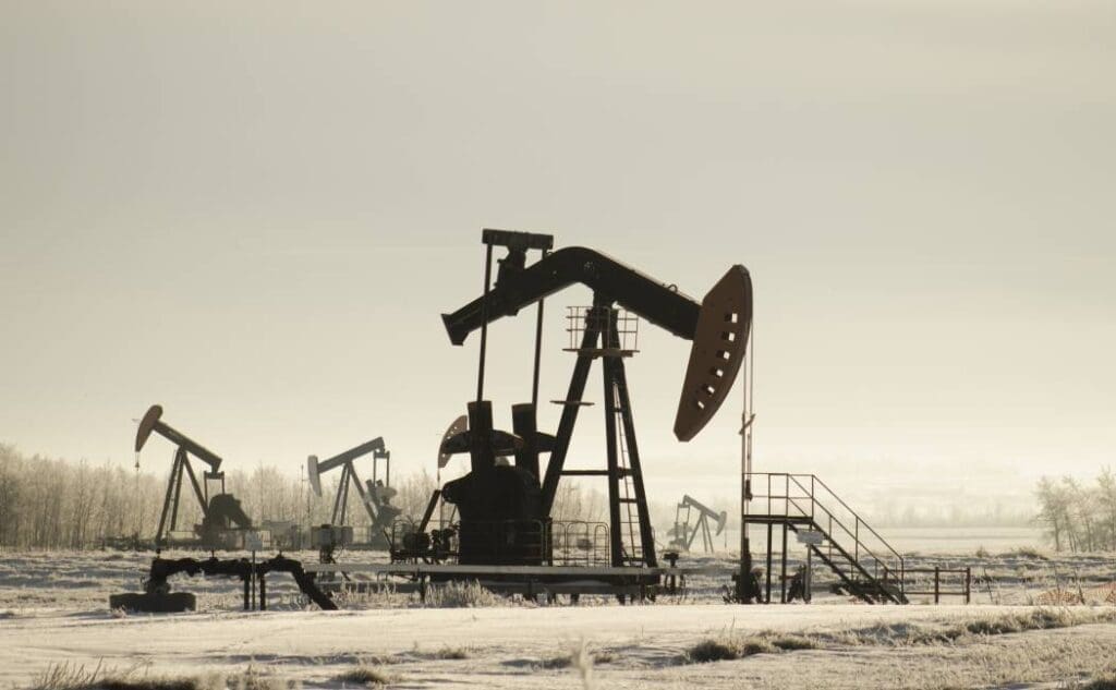 Image: Field with oil pump jacks (s. science, climate)