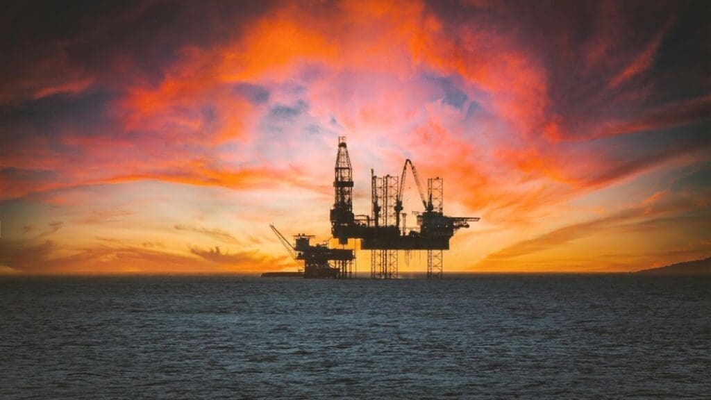 Image: Sunset over Oil Platform (s. fossil fuels, conference)