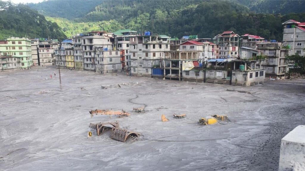 Climate change drives rising risk of Himalayan flood disasters Aerial image: Flooding and destruction of Rangpo
