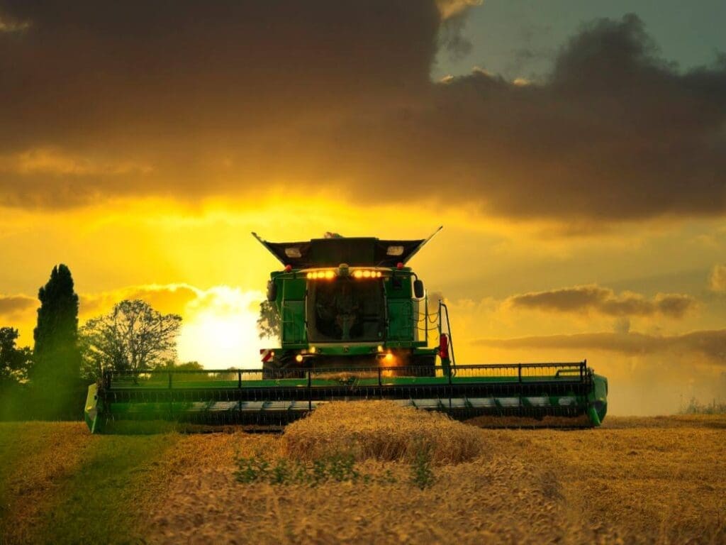 Climate Science Digest: March 19, 2025 Image: Harvest machine at work (s. food, agriculture, crop, climate)