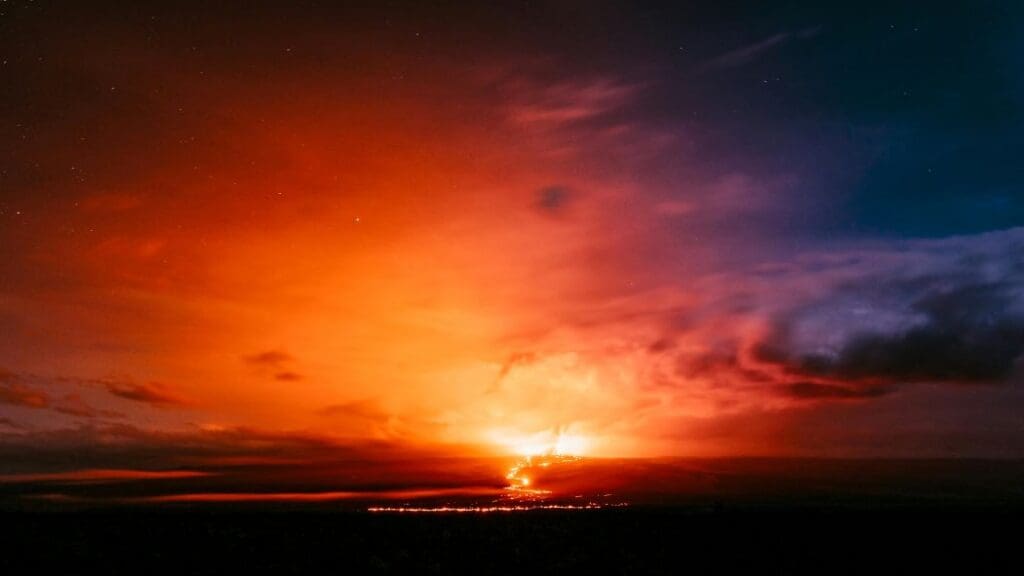 Image: Yellow Sky after Mauna Loa Eruption on Hawaii (s. mass extinction, Earth)