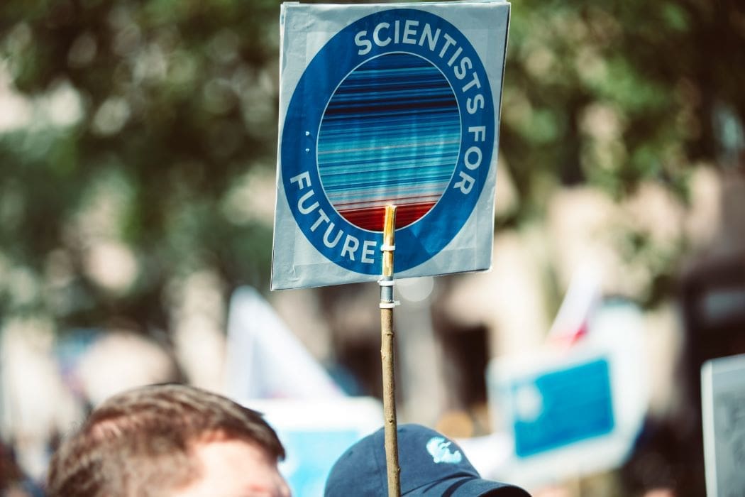 Image: Global climate change protest - No Planet B (s. science, research groups)