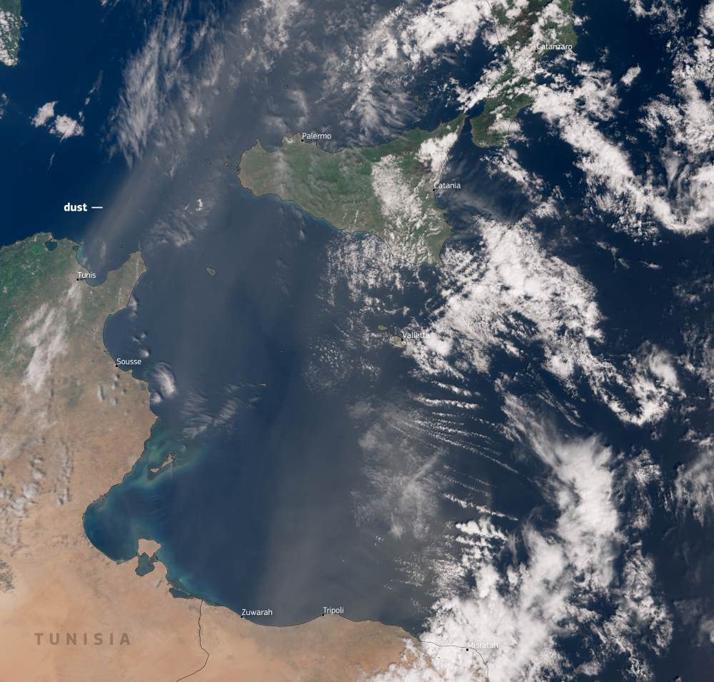 Image: Saharan dust affects Italy