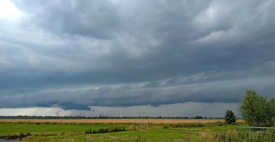 Climate Science Digest: April 29, 2025 Image: A thunderstorm cloud cluster (s. science, climate, Muser)