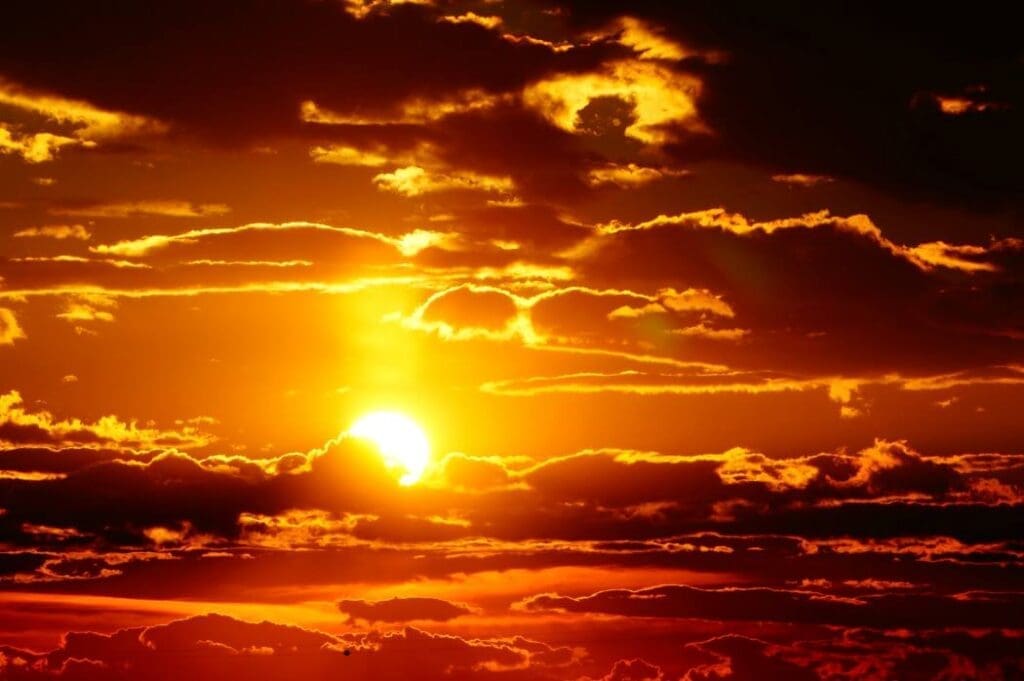Half the world faced an extra month of extreme heat due to climate change: study Image: Sunrise (s. extreme heat, climate change)