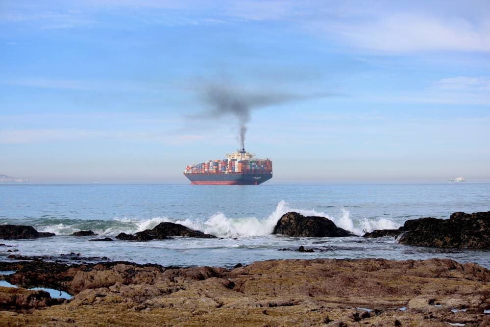Trump's tariffs loom over maritime emissions-cutting talks Image: a large cargo ship in the middle of the ocean (s. maritime emissions)