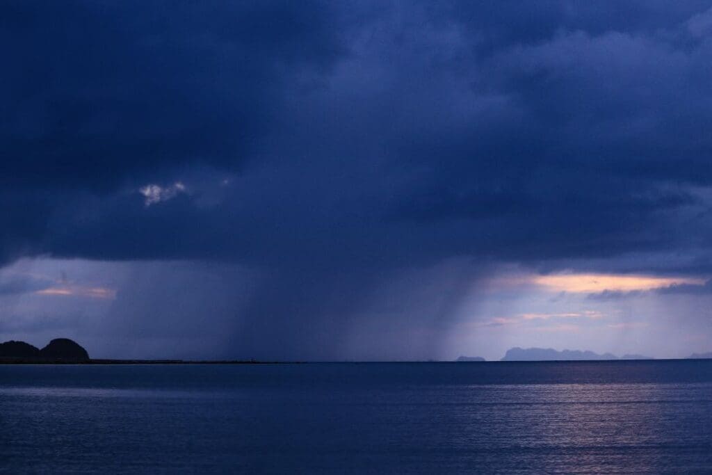 Southern Ocean warming will bring lasting wet conditions to the western US and East Asia Image: Ocean under a cloudy sky, rain