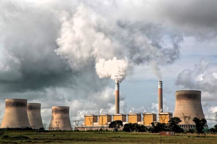 Climate Science Digest: April 7, 2025 Image: A polluting factory (s. science, climate, Muser)