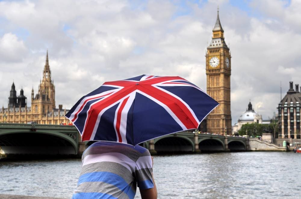 UK 'not ready' for effects of climate change, experts warn Image: Rear view of young man looking at the river Thames (s. climate change, UK)