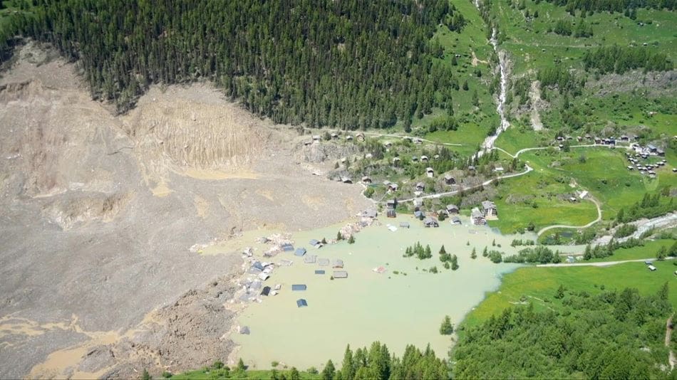 Image: Aerial shot the Swiss village of Blatten after a massive glacier collapse