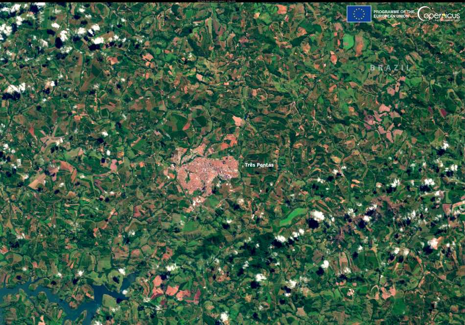 Image of the day: Coffee fields of Três Pontas under climate pressure Satellite Image: Três Pontas, Brazil (s. Coffee fields, climate change)