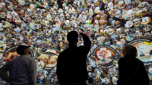 Image: visitors explore the Geneva Public Portal to Anticipation (s. science, Expo 2025 Osaka)
