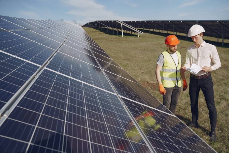 Image: Foreman and businessman at solar energy station 