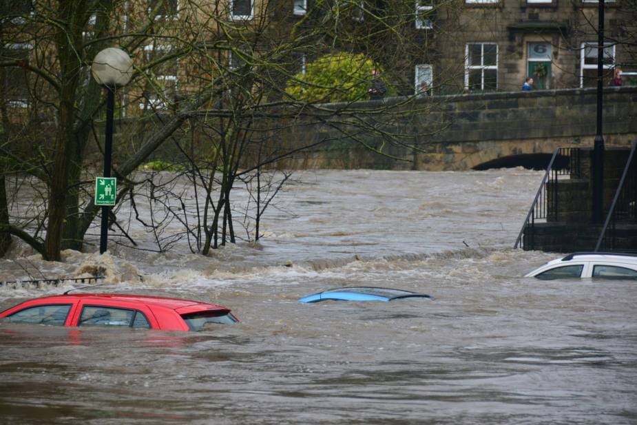 Image: cars in water, floods
