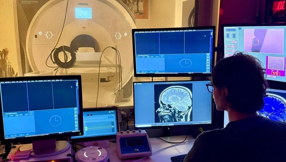 Child brain development shaped by prenatal exposure to extreme climate events Image: MRI scanner (s. child brain development, climate change)