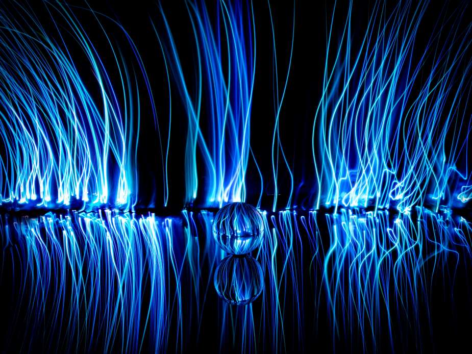 Image: blue and white light digital wallpaper (s. catalyst, energy, green hydrogen)