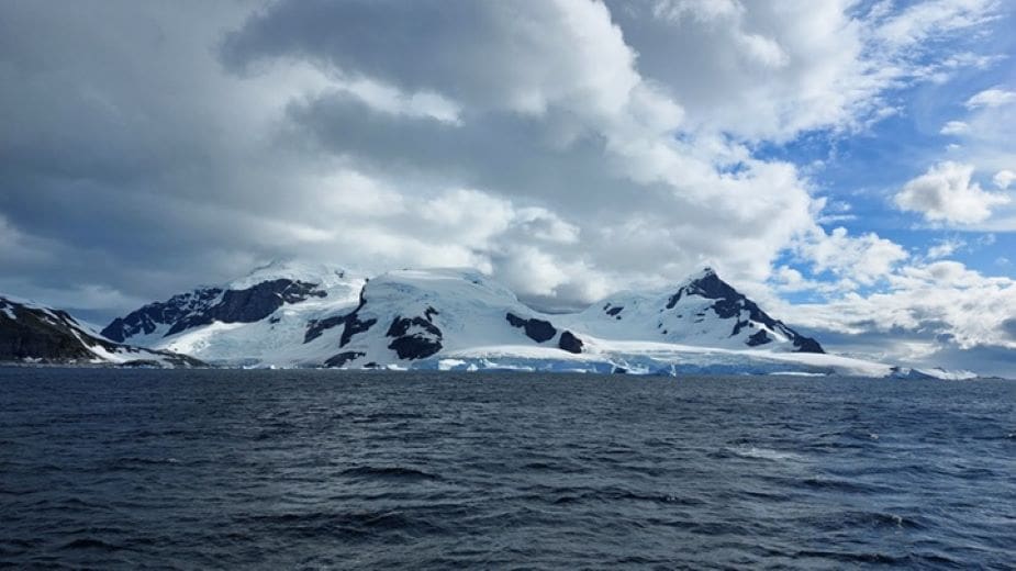 Image: Antarctica canyons