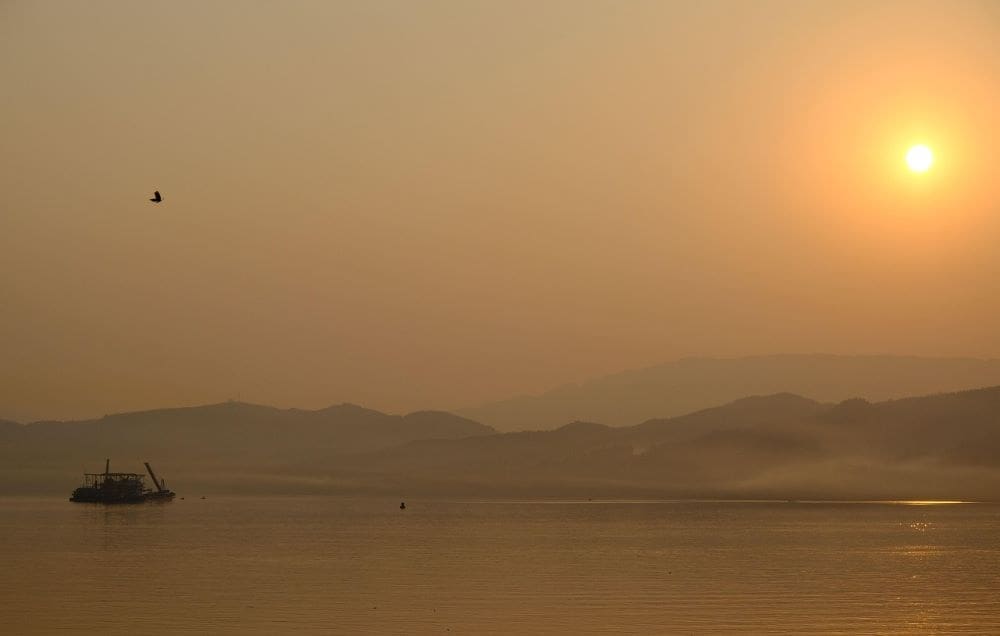 Record heat and extreme weather hit China’s Three Gorges region in 2024 Image: China, Yangtze, Sunrise