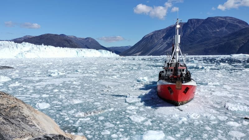 Falling ice accelerates Greenland glacier retreat Image: The research vessel Adolf Jensen