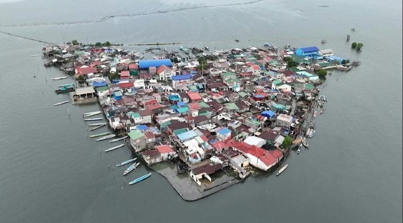 Against the tide: Filipinos battle rising sea on sinking island Image: Aerial view of Pugad Island, the Philippines
