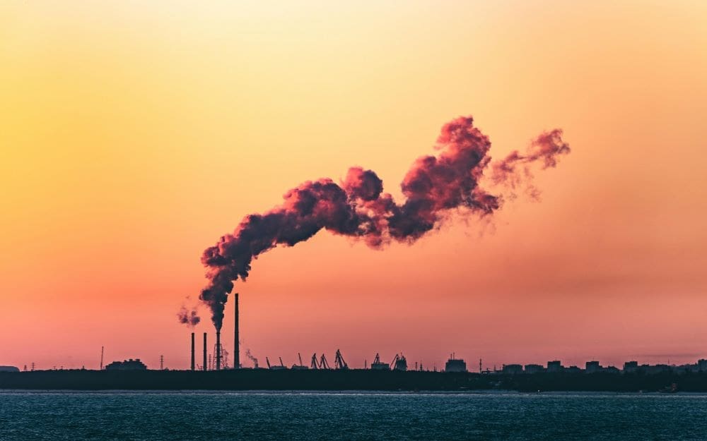 Image: Smoke pollution during dawn, Poland (s. greenhouse-gas emissions)
