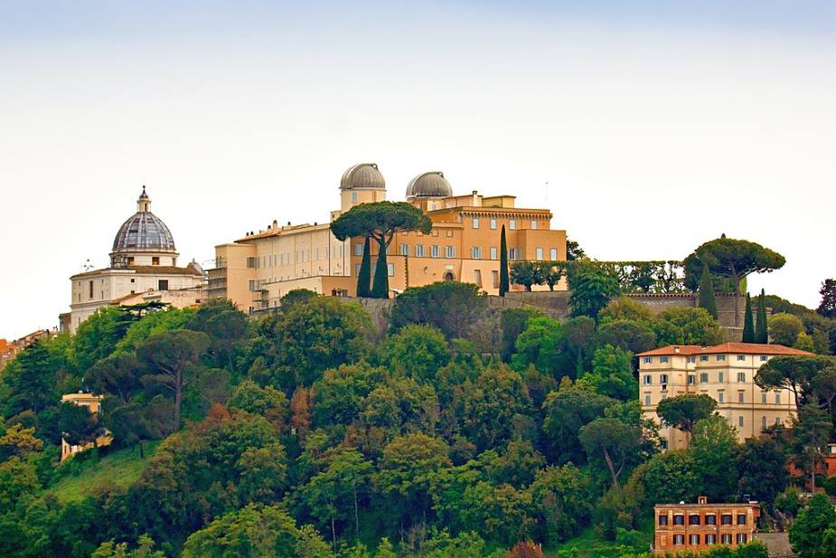Pope, Schwarzenegger to rally Catholics to 'terminate' climate change Image: Castel Gandolfo (s. Pope, climate change)