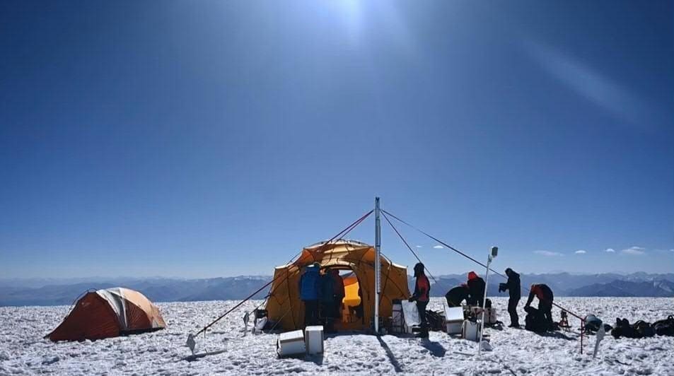 Scientists probe Tajik glacier for clues to climate resistance