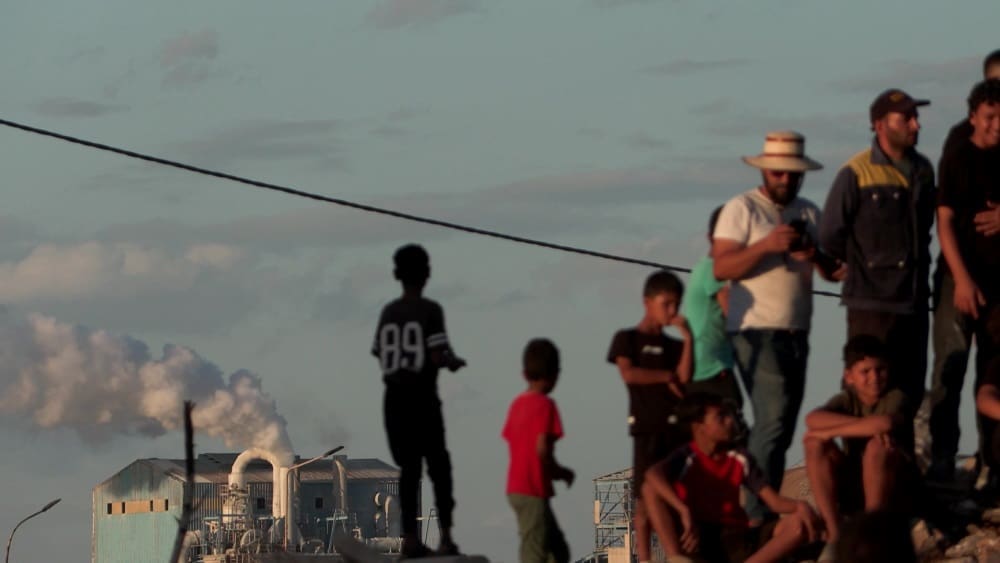 Thousands gather to urge closure of Tunisia chemical plant Image: Thousands of people gather in the southern Tunisian city of Gabes to demand the closure of a chemical plant