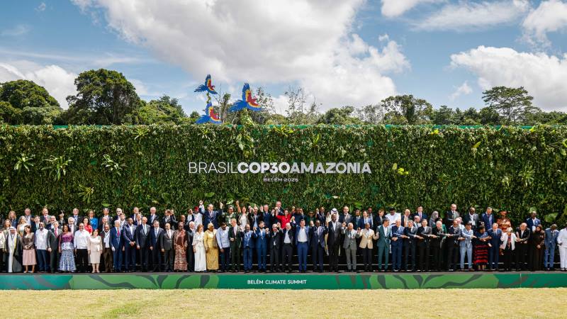 Image: Leaders pose for a family photo during the U.N Climate Change Conference COP 30
